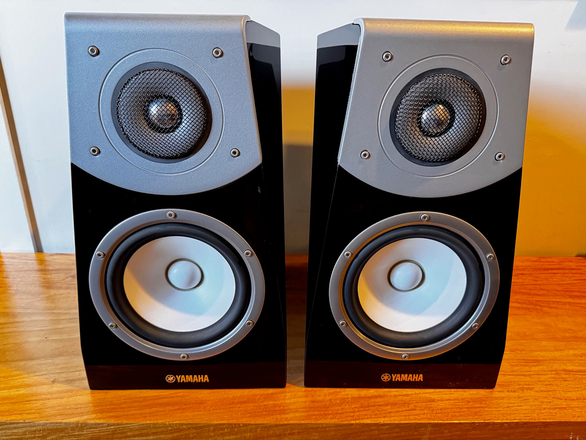 Yamaha NS-B951 Soavo Series Bookshelf Speakers Pair - Piano Black Ex Demo