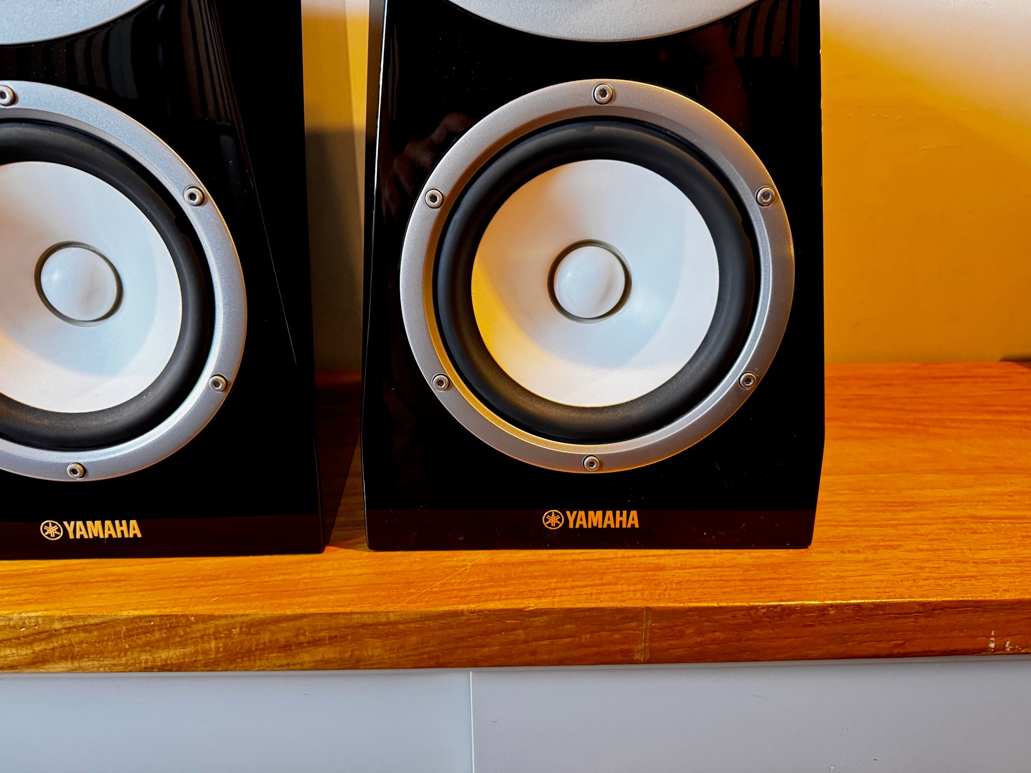Yamaha NS-B951 Soavo Series Bookshelf Speakers Pair - Piano Black Ex Demo