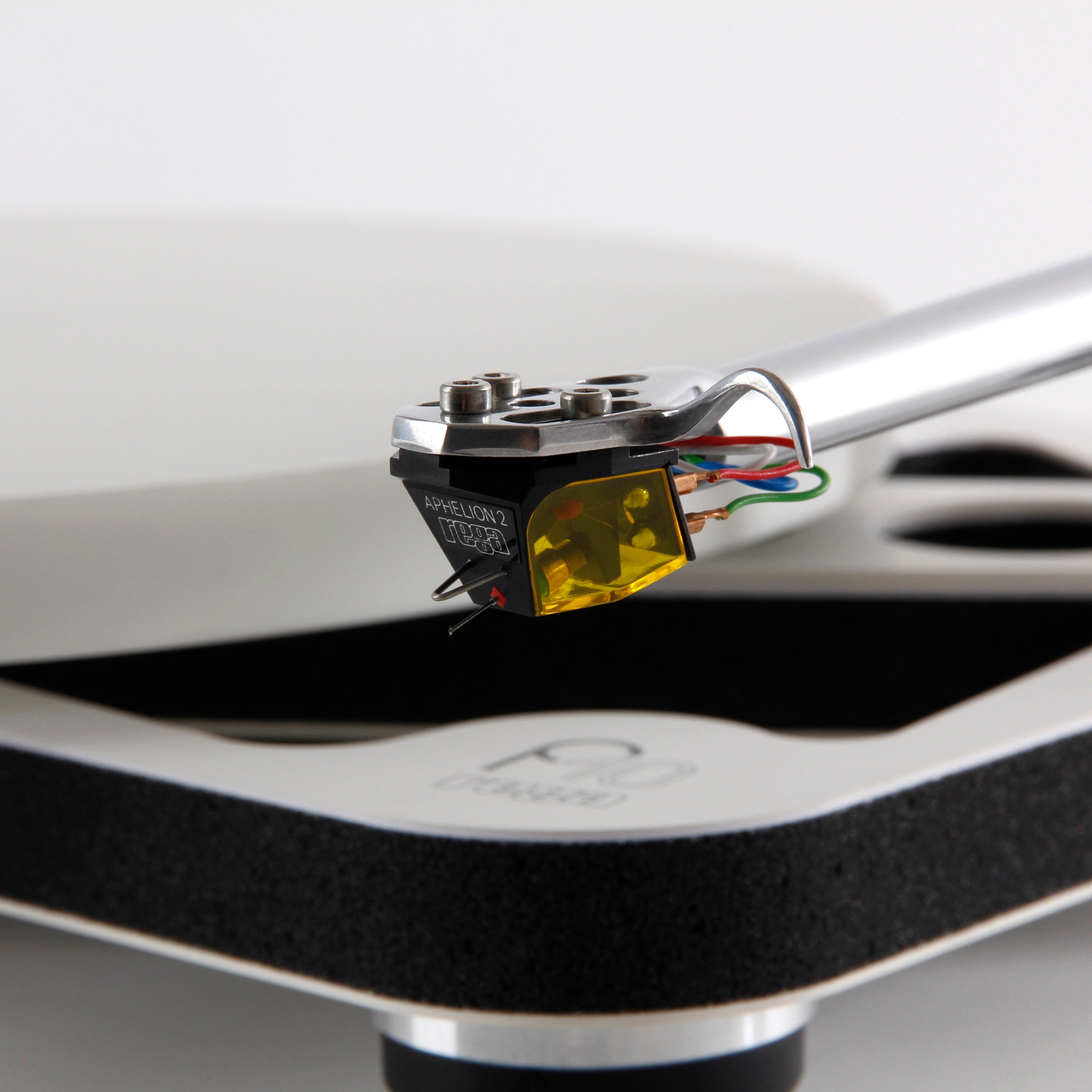 Rega Planar 10 Turntable
